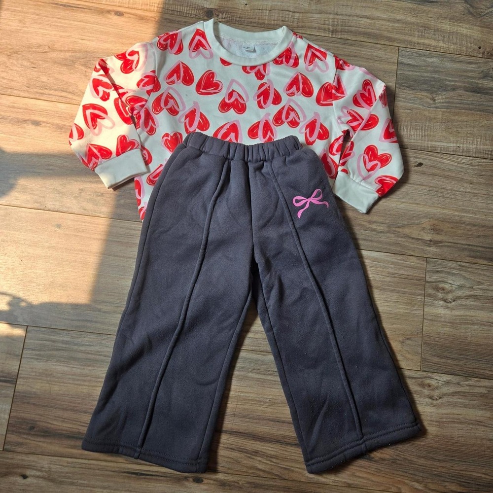 Cute 2-piece girls outfit, size 4Y.